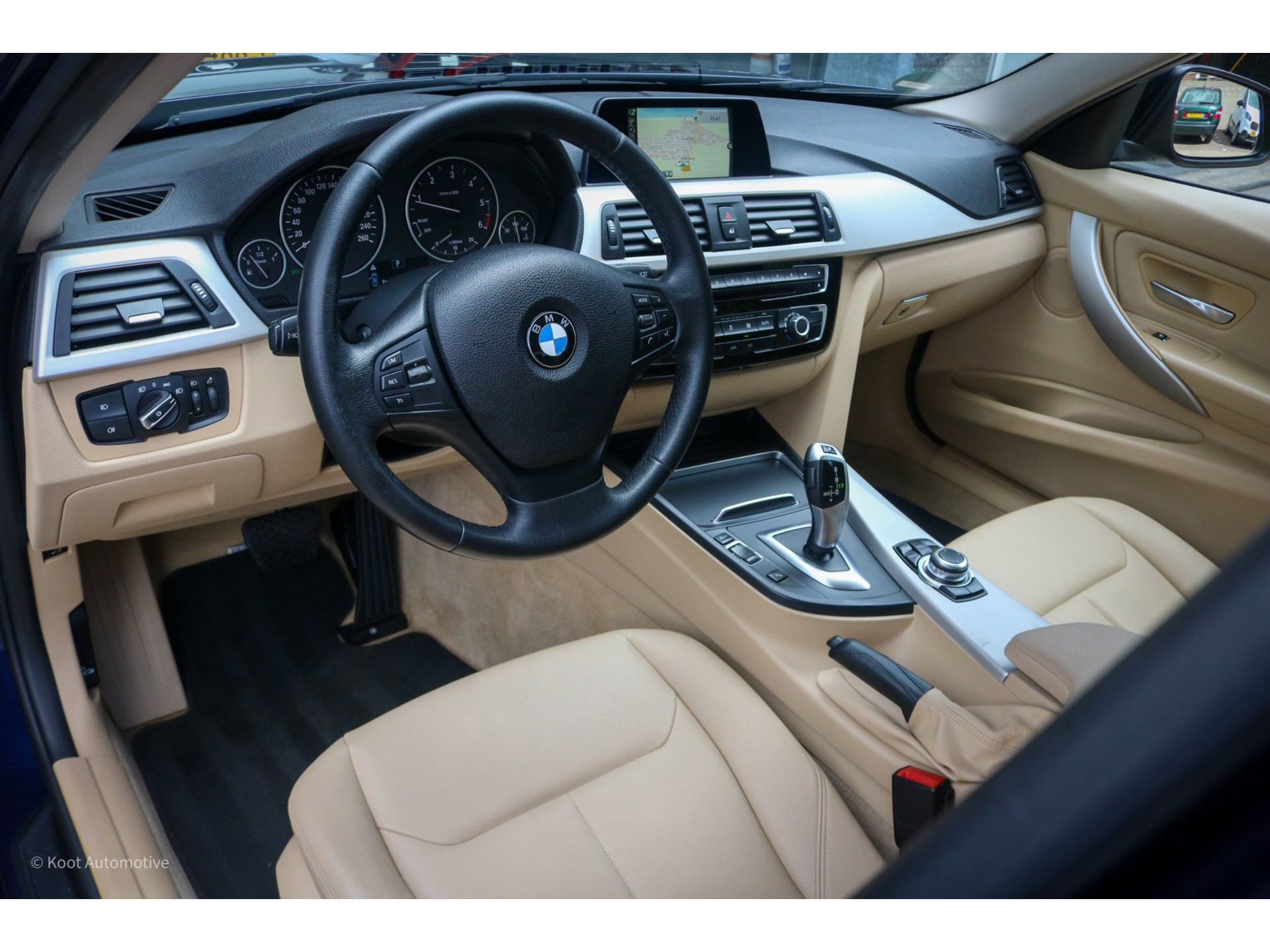 BMW 3 Serie Touring 318d Centennial High Executive | Trekhaak | Leder | Navi | PDC | Cruise | Rijklaar.
