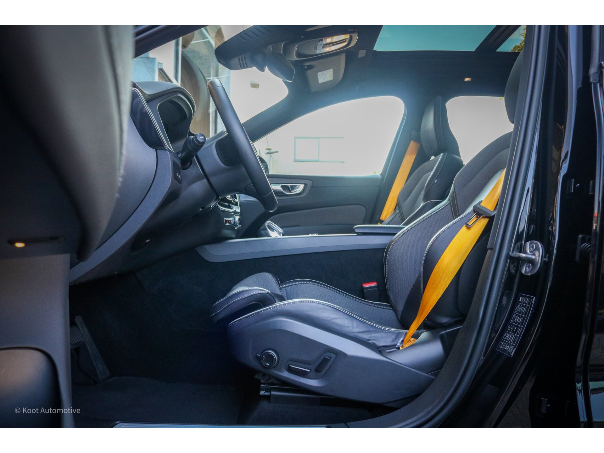 Volvo XC60 2.0 T8 Plug-in-hybrid AWD Polestar Engineered | SOH 97% | Long Range | Pano | Trekhaak | Harman/Kardon