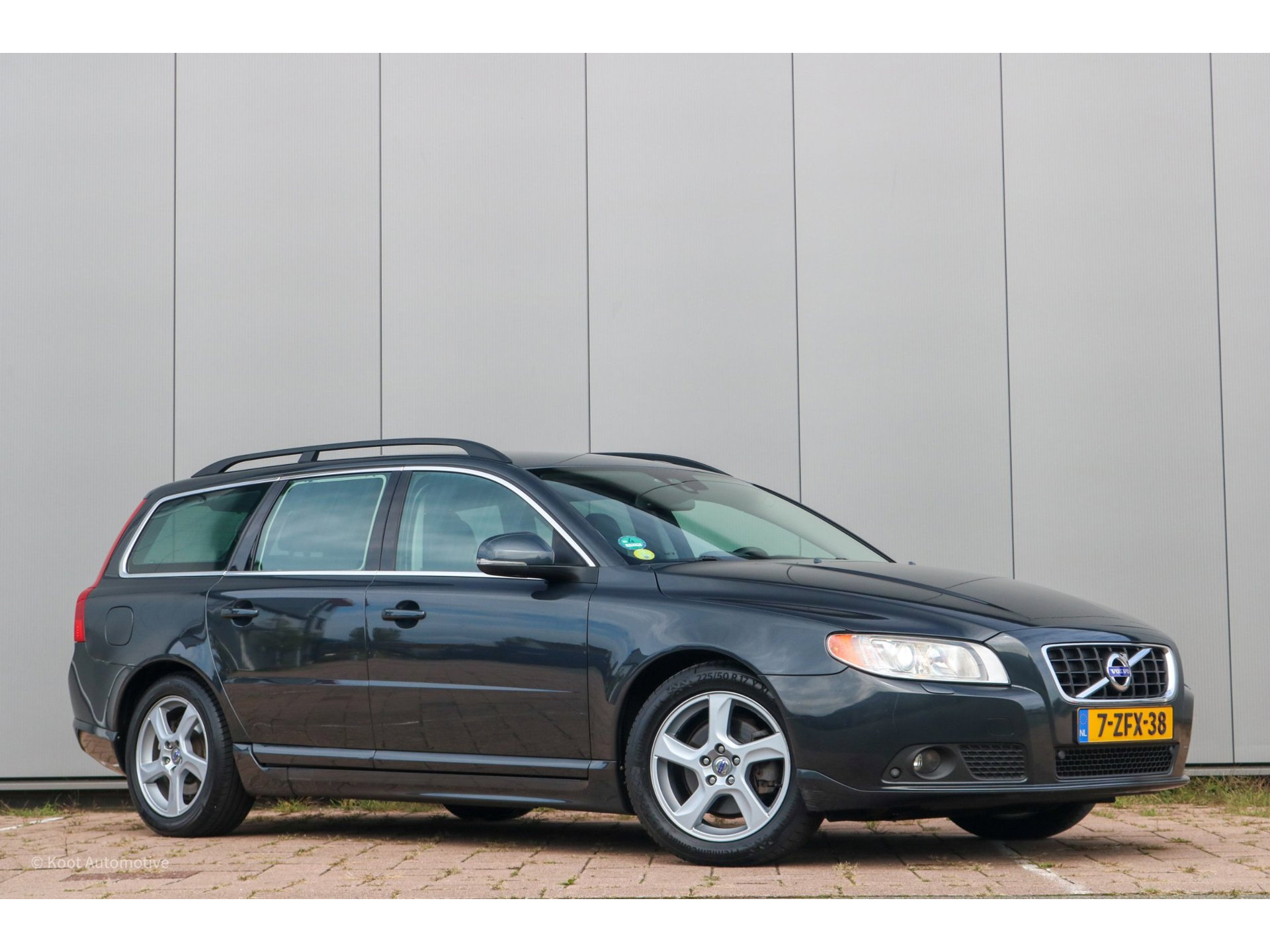 Volvo V70 1.6 D2 Summum | Automaat | Leder | Xenon | Navi | Trekhaak | Volledig onderhouden